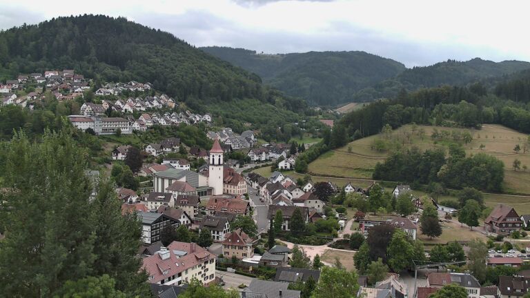 Dieses Bild zeigt eine Webcam-Aufnahme von Ottenhöfen, aufgenommen am Samstag, den 01.08.2026 um 12:40 Uhr