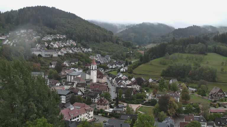 Dieses Bild zeigt eine Webcam-Aufnahme von Ottenhöfen, aufgenommen am Donnerstag, den 08.10.2026 um 16:00 Uhr