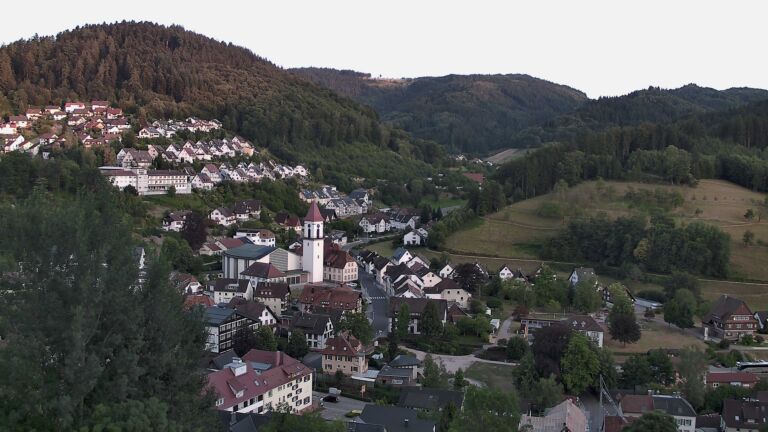 Dieses Bild zeigt eine Webcam-Aufnahme von Ottenhöfen, aufgenommen am Montag, den 20.07.2026 um 21:00 Uhr