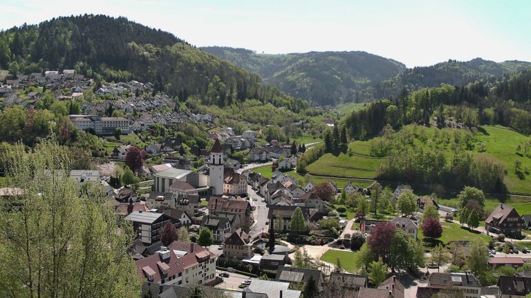 Dieses Bild zeigt eine Webcam-Aufnahme von Ottenhöfen, aufgenommen am Freitag, den 24.04.2026 um 12:50 Uhr