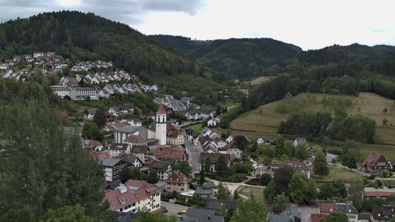 Dieses Bild zeigt eine Webcam-Aufnahme von Ottenhöfen, aufgenommen am Montag, den 31.08.2026 um 15:00 Uhr