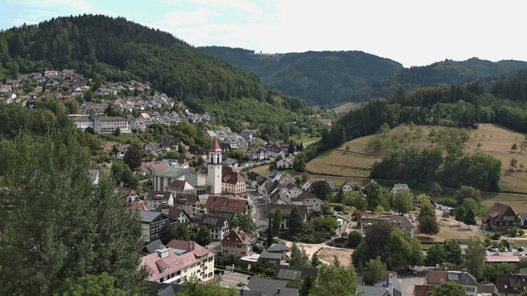 Dieses Bild zeigt eine Webcam-Aufnahme von Ottenhöfen, aufgenommen am Samstag, den 15.08.2026 um 15:10 Uhr