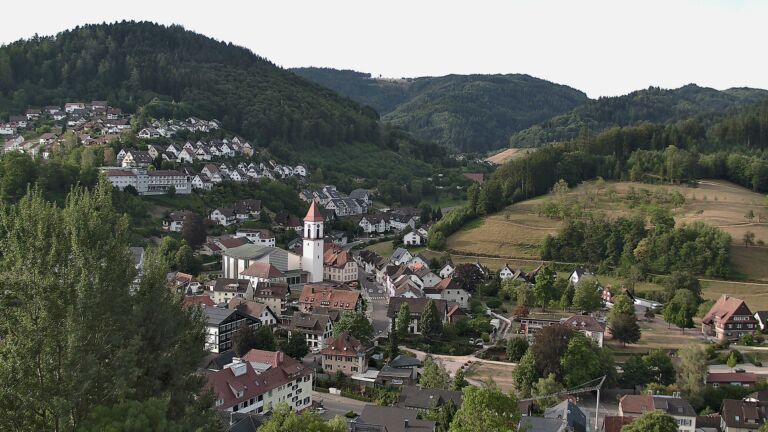 Dieses Bild zeigt eine Webcam-Aufnahme von Ottenhöfen, aufgenommen am Sonntag, den 09.08.2026 um 07:50 Uhr