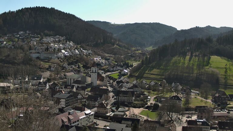 Dieses Bild zeigt eine Webcam-Aufnahme von Ottenhöfen, aufgenommen am Montag, den 02.03.2026 um 13:00 Uhr