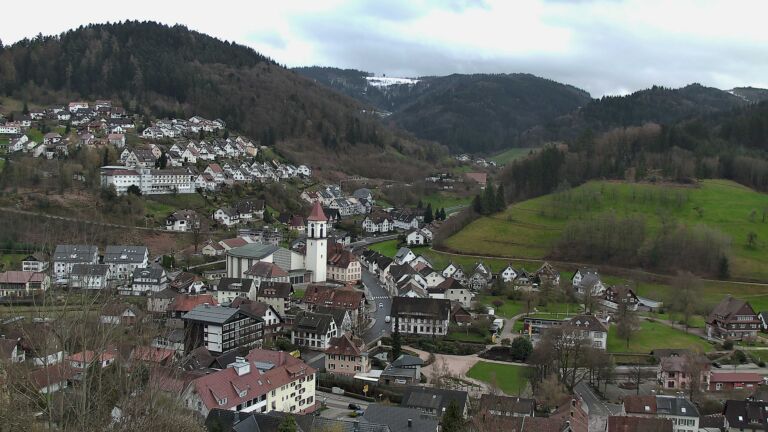 Dieses Bild zeigt eine Webcam-Aufnahme von Ottenhöfen, aufgenommen am Montag, den 30.03.2026 um 17:30 Uhr