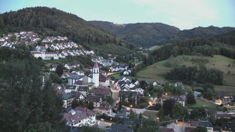 Dieses Bild zeigt eine Webcam-Aufnahme von Ottenhöfen, aufgenommen am Montag, den 06.07.2026 um 22:00 Uhr