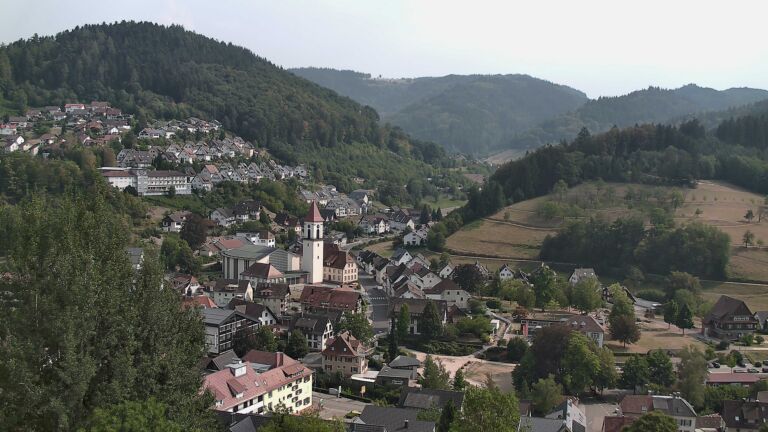 Dieses Bild zeigt eine Webcam-Aufnahme von Ottenhöfen, aufgenommen am Sonntag, den 16.08.2026 um 16:10 Uhr