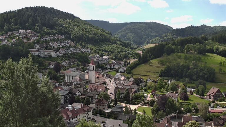 Dieses Bild zeigt eine Webcam-Aufnahme von Ottenhöfen, aufgenommen am Montag, den 15.06.2026 um 10:50 Uhr