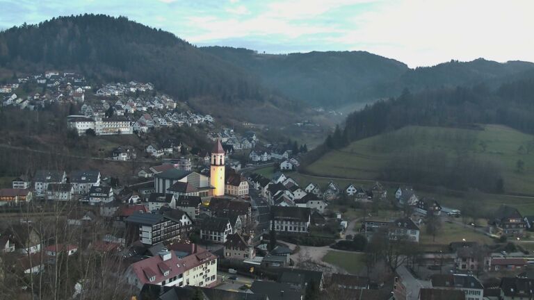 Dieses Bild zeigt eine Webcam-Aufnahme von Ottenhöfen, aufgenommen am Sonntag, den 01.02.2026 um 17:40 Uhr