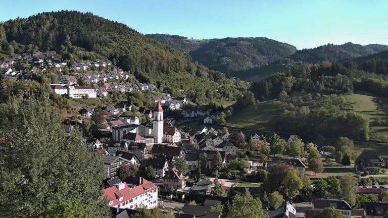 Dieses Bild zeigt eine Webcam-Aufnahme von Ottenhöfen, aufgenommen am Freitag, den 25.09.2026 um 17:20 Uhr