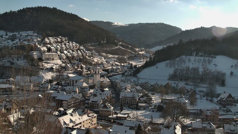 Dieses Bild zeigt eine Webcam-Aufnahme von Ottenhöfen, aufgenommen am Montag, den 05.01.2026 um 14:40 Uhr