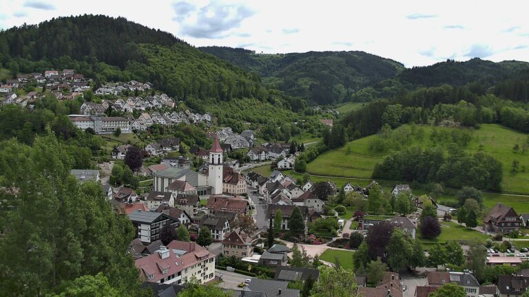 Dieses Bild zeigt eine Webcam-Aufnahme von Ottenhöfen, aufgenommen am Sonntag, den 17.05.2026 um 14:20 Uhr