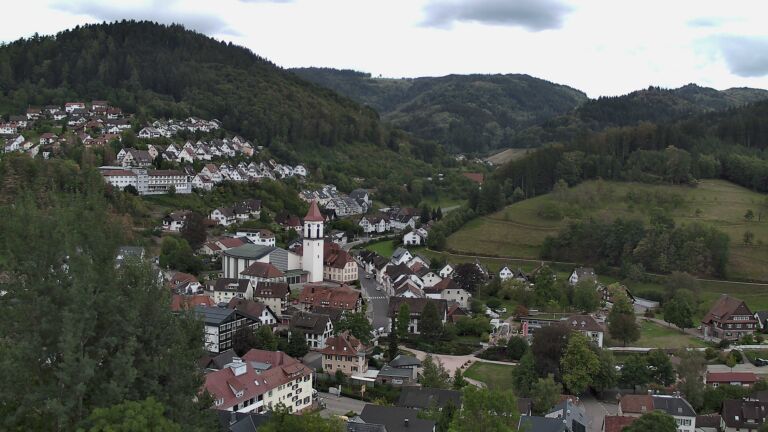Dieses Bild zeigt eine Webcam-Aufnahme von Ottenhöfen, aufgenommen am Mittwoch, den 09.09.2026 um 13:00 Uhr