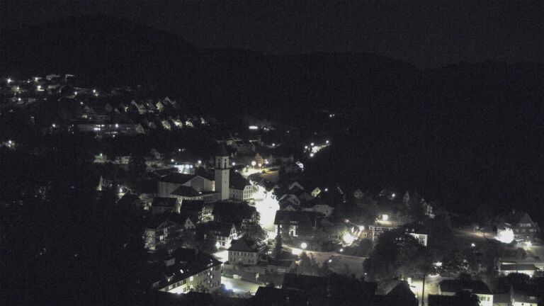 Dieses Bild zeigt eine Webcam-Aufnahme von Ottenhöfen, aufgenommen am Montag, den 10.08.2026 um 04:30 Uhr