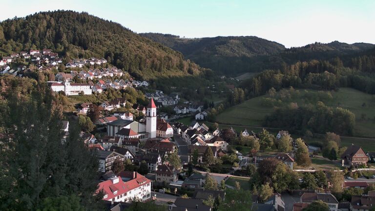 Dieses Bild zeigt eine Webcam-Aufnahme von Ottenhöfen, aufgenommen am Freitag, den 11.09.2026 um 19:00 Uhr