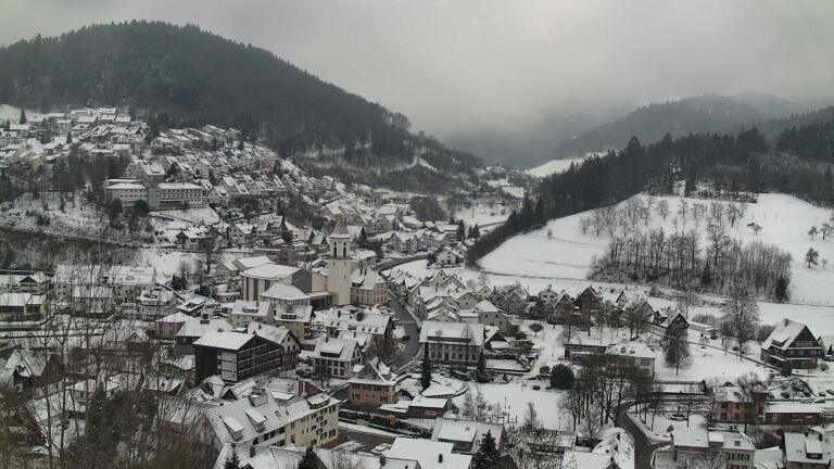 Dieses Bild zeigt eine Webcam-Aufnahme von Ottenhöfen, aufgenommen am Dienstag, den 06.01.2026 um 11:50 Uhr