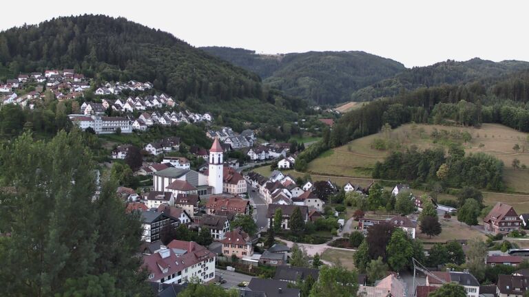 Dieses Bild zeigt eine Webcam-Aufnahme von Ottenhöfen, aufgenommen am Dienstag, den 21.07.2026 um 06:00 Uhr