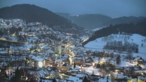 Dieses Bild zeigt eine Webcam-Aufnahme von Ottenhöfen, aufgenommen am Donnerstag, den 08.01.2026 um 17:20 Uhr