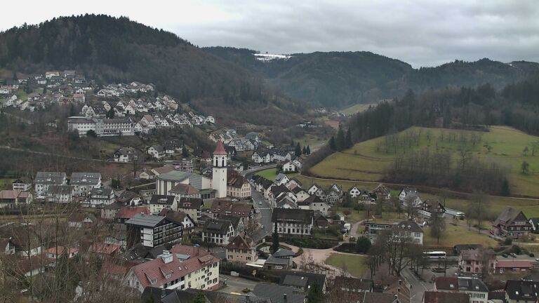 Dieses Bild zeigt eine Webcam-Aufnahme von Ottenhöfen, aufgenommen am Freitag, den 30.01.2026 um 13:10 Uhr