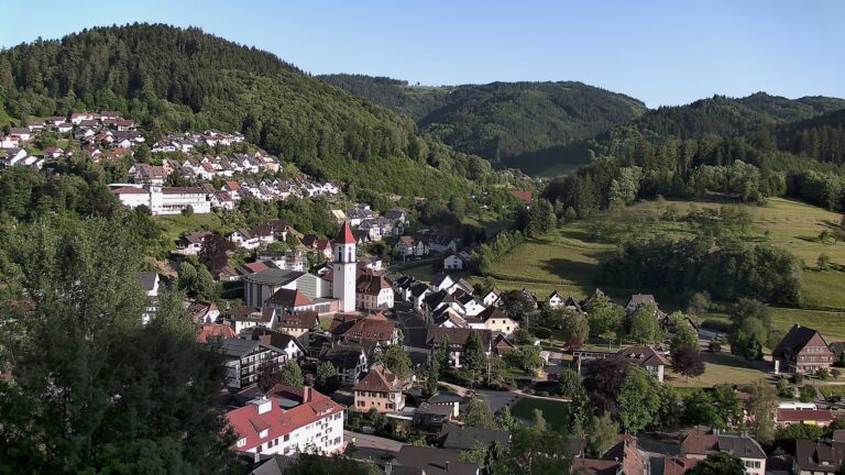 Dieses Bild zeigt eine Webcam-Aufnahme von Ottenhöfen, aufgenommen am Donnerstag, den 28.05.2026 um 19:20 Uhr