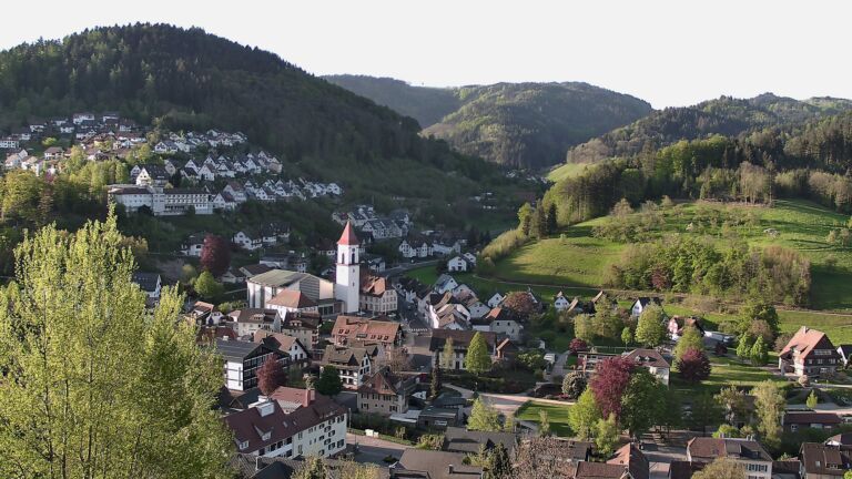 Dieses Bild zeigt eine Webcam-Aufnahme von Ottenhöfen, aufgenommen am Sonntag, den 26.04.2026 um 07:40 Uhr