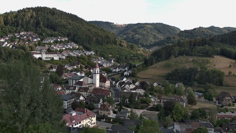 Dieses Bild zeigt eine Webcam-Aufnahme von Ottenhöfen, aufgenommen am Samstag, den 15.08.2026 um 18:20 Uhr