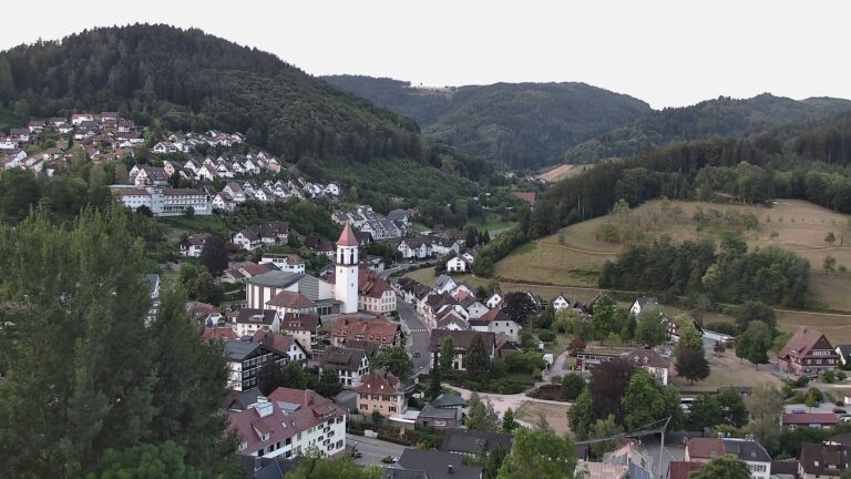Dieses Bild zeigt eine Webcam-Aufnahme von Ottenhöfen, aufgenommen am Donnerstag, den 30.07.2026 um 06:10 Uhr