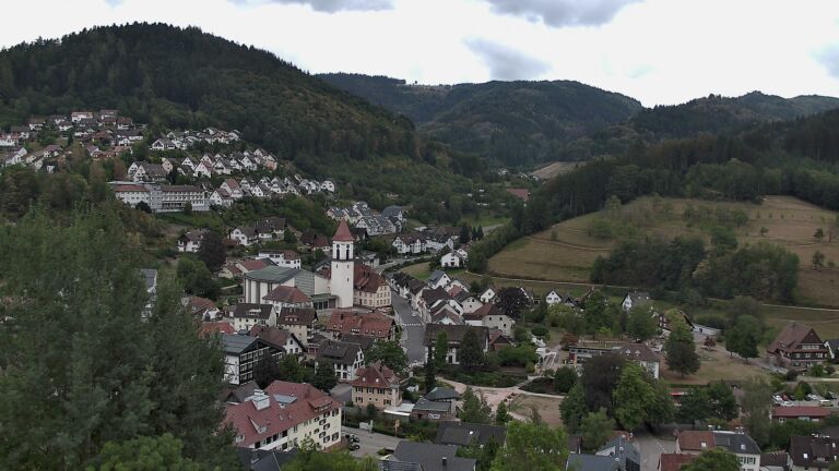 Dieses Bild zeigt eine Webcam-Aufnahme von Ottenhöfen, aufgenommen am Samstag, den 22.08.2026 um 13:50 Uhr