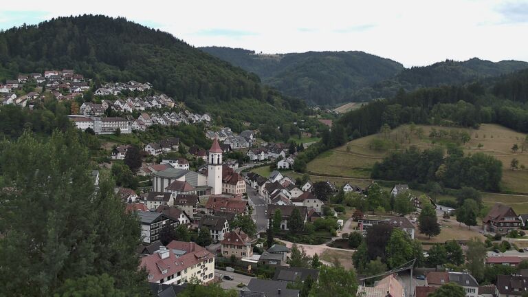 Dieses Bild zeigt eine Webcam-Aufnahme von Ottenhöfen, aufgenommen am Donnerstag, den 16.07.2026 um 17:40 Uhr