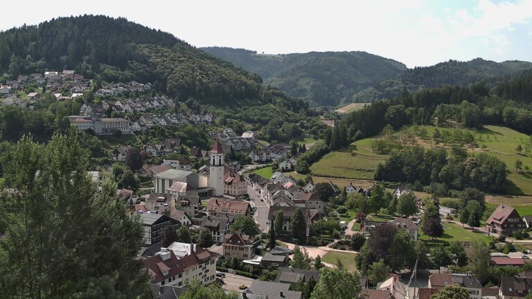 Dieses Bild zeigt eine Webcam-Aufnahme von Ottenhöfen, aufgenommen am Sonntag, den 28.06.2026 um 11:10 Uhr