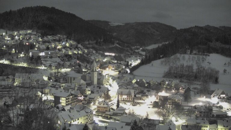 Dieses Bild zeigt eine Webcam-Aufnahme von Ottenhöfen, aufgenommen am Sonntag, den 04.01.2026 um 04:00 Uhr