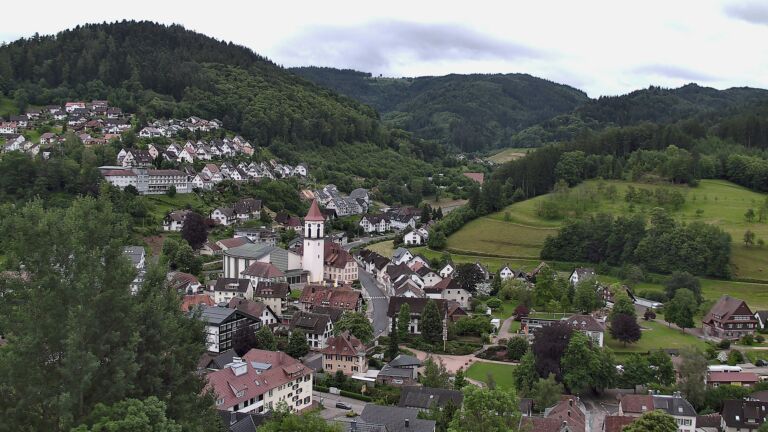 Dieses Bild zeigt eine Webcam-Aufnahme von Ottenhöfen, aufgenommen am Donnerstag, den 04.06.2026 um 20:30 Uhr