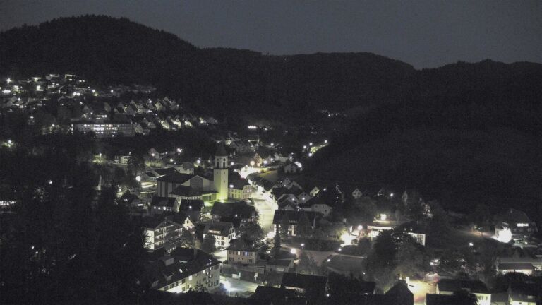 Dieses Bild zeigt eine Webcam-Aufnahme von Ottenhöfen, aufgenommen am Montag, den 28.09.2026 um 20:00 Uhr