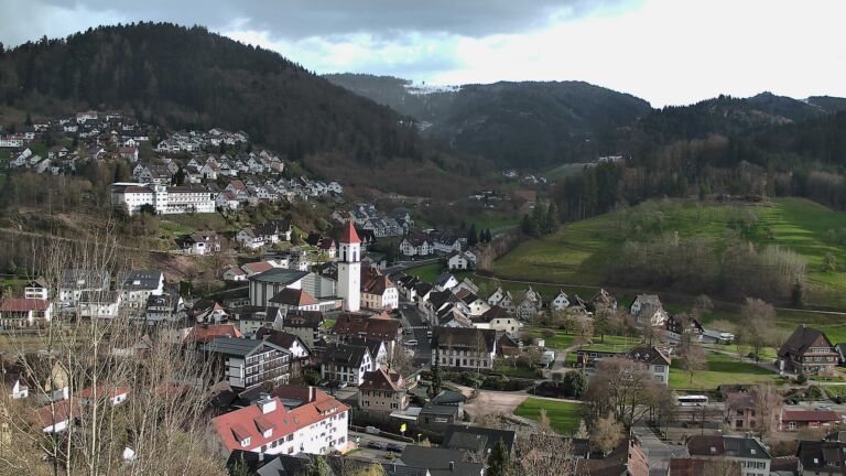 Dieses Bild zeigt eine Webcam-Aufnahme von Ottenhöfen, aufgenommen am Donnerstag, den 26.03.2026 um 17:30 Uhr