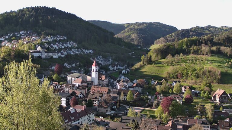 Dieses Bild zeigt eine Webcam-Aufnahme von Ottenhöfen, aufgenommen am Samstag, den 25.04.2026 um 07:40 Uhr
