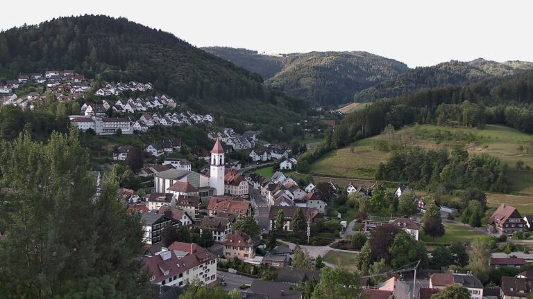 Dieses Bild zeigt eine Webcam-Aufnahme von Ottenhöfen, aufgenommen am Sonntag, den 05.07.2026 um 07:00 Uhr