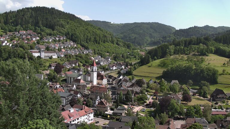 Dieses Bild zeigt eine Webcam-Aufnahme von Ottenhöfen, aufgenommen am Montag, den 25.05.2026 um 16:30 Uhr