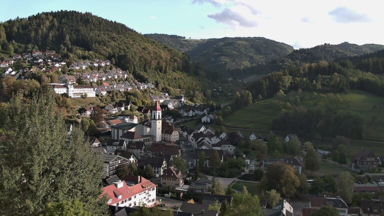 Dieses Bild zeigt eine Webcam-Aufnahme von Ottenhöfen, aufgenommen am Freitag, den 02.10.2026 um 17:10 Uhr