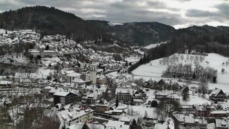 Dieses Bild zeigt eine Webcam-Aufnahme von Ottenhöfen, aufgenommen am Sonntag, den 04.01.2026 um 14:50 Uhr