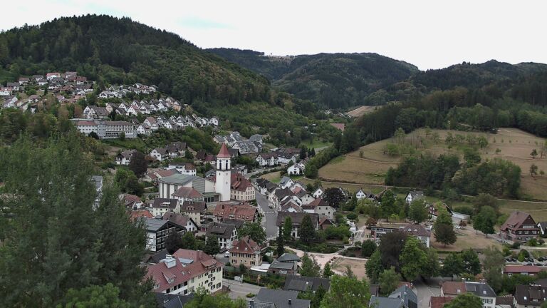 Dieses Bild zeigt eine Webcam-Aufnahme von Ottenhöfen, aufgenommen am Donnerstag, den 20.08.2026 um 12:50 Uhr