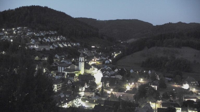 Dieses Bild zeigt eine Webcam-Aufnahme von Ottenhöfen, aufgenommen am Donnerstag, den 30.07.2026 um 05:00 Uhr
