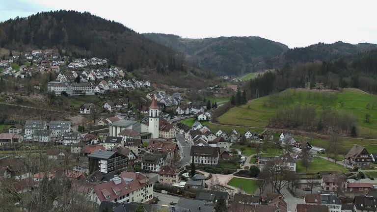 Dieses Bild zeigt eine Webcam-Aufnahme von Ottenhöfen, aufgenommen am Dienstag, den 17.03.2026 um 16:20 Uhr