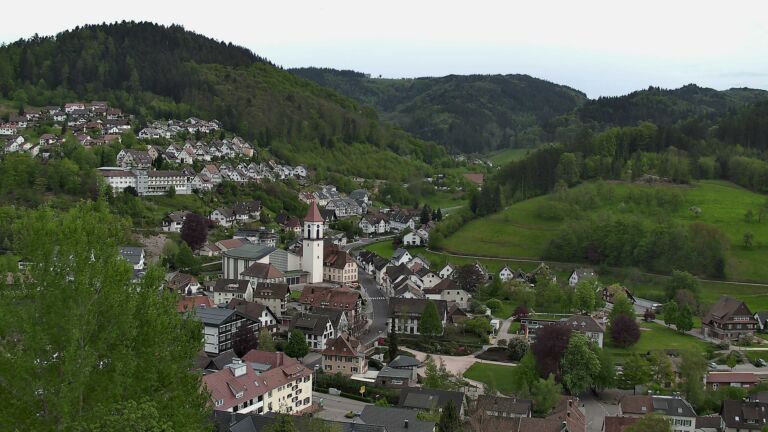 Dieses Bild zeigt eine Webcam-Aufnahme von Ottenhöfen, aufgenommen am Dienstag, den 28.04.2026 um 17:40 Uhr