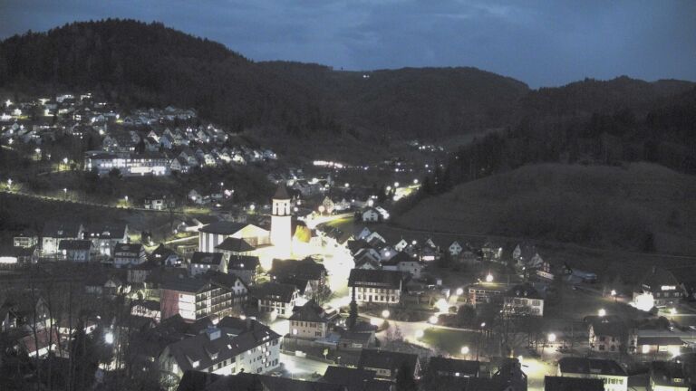 Dieses Bild zeigt eine Webcam-Aufnahme von Ottenhöfen, aufgenommen am Dienstag, den 10.03.2026 um 19:00 Uhr