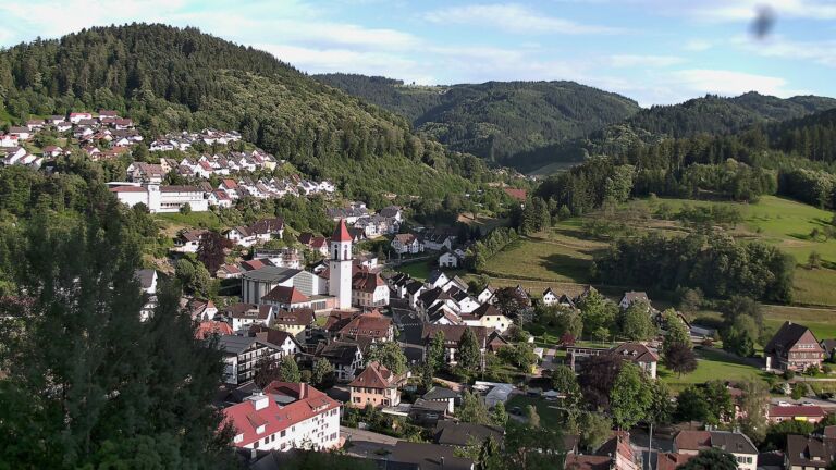 Dieses Bild zeigt eine Webcam-Aufnahme von Ottenhöfen, aufgenommen am Mittwoch, den 17.06.2026 um 19:30 Uhr