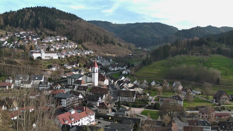 Dieses Bild zeigt eine Webcam-Aufnahme von Ottenhöfen, aufgenommen am Dienstag, den 24.03.2026 um 17:30 Uhr