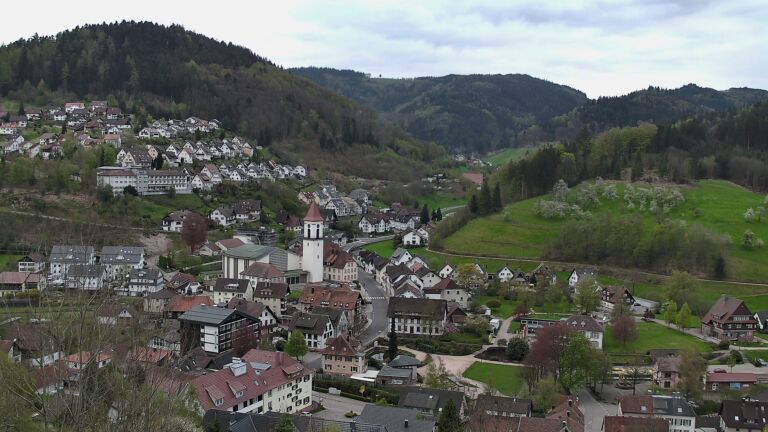 Dieses Bild zeigt eine Webcam-Aufnahme von Ottenhöfen, aufgenommen am Mittwoch, den 15.04.2026 um 18:10 Uhr