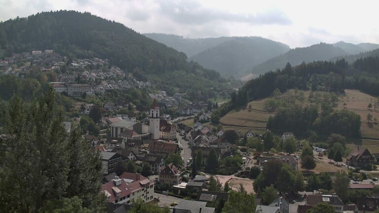 Dieses Bild zeigt eine Webcam-Aufnahme von Ottenhöfen, aufgenommen am Montag, den 17.08.2026 um 13:20 Uhr