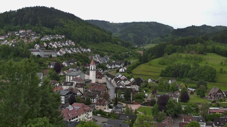 Dieses Bild zeigt eine Webcam-Aufnahme von Ottenhöfen, aufgenommen am Montag, den 18.05.2026 um 15:40 Uhr