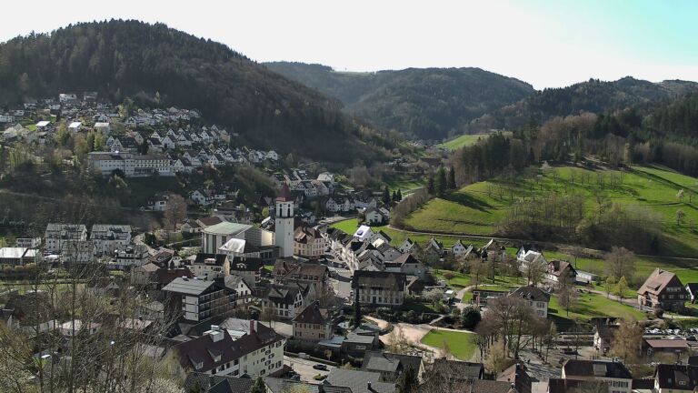 Dieses Bild zeigt eine Webcam-Aufnahme von Ottenhöfen, aufgenommen am Montag, den 06.04.2026 um 10:30 Uhr